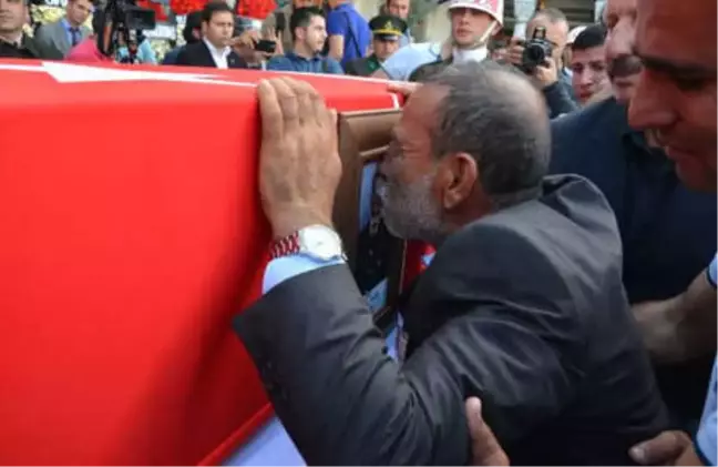 Şehit Uzman Çavuş Mehmet Türken'i İkizleri Uğurladı