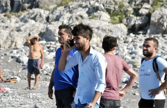 Gözyaşları İçinde Telefona Sarıldı: Ailesine Kötü Haberi Verdi