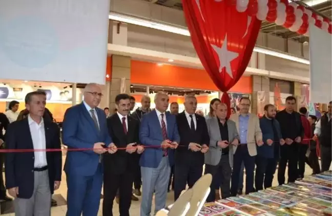 Salihli'de İlk Kez Açılan Kitap Fuarına Yoğun İlgi