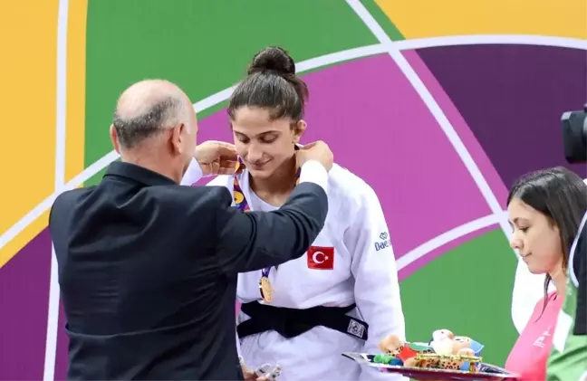 EYOF 2019'da milli judocu Özlem Yıldız altın madalya aldı