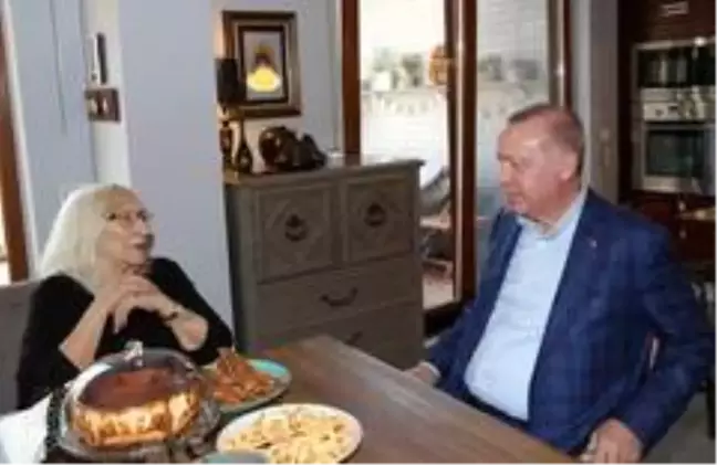 Cumhurbaşkanı Erdoğan yazar Alev Alatlı'yı ziyaret etti