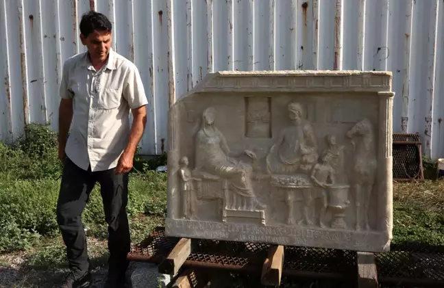 Parion Antik Kenti'nde bulunan 1900 yıllık mezar taşı dönem tarihine ışık tuttu