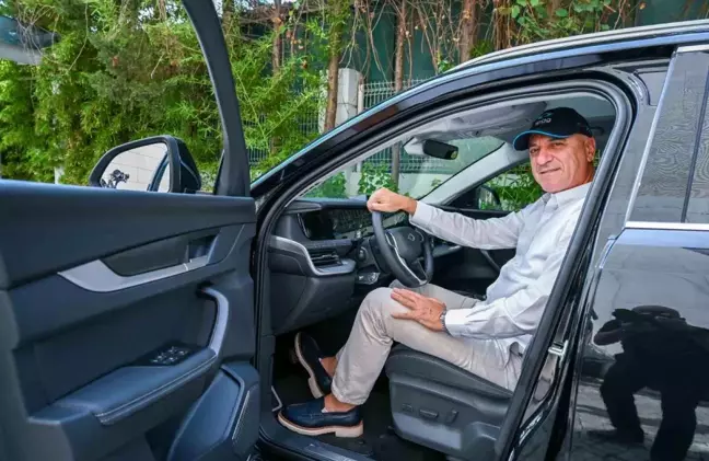 ATSO Başkanı Ali Bahar, yerli ve milli elektrikli araç Togg'u teslim aldı