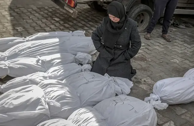 İsrail bir kez daha Gazze'de aynı noktayı vurdu! En az 100 kişi yaşamını yitirdi