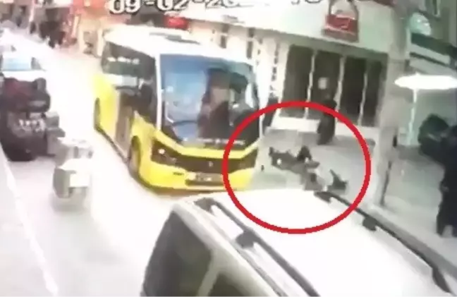 Minibüsün çarptığı bisikletteki 2 arkadaştan 1'i hayatını kaybetti