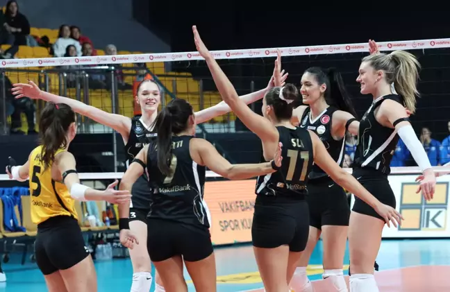 VakıfBank, Sarıyer Belediyespor'u 3-0 Mağlup Etti