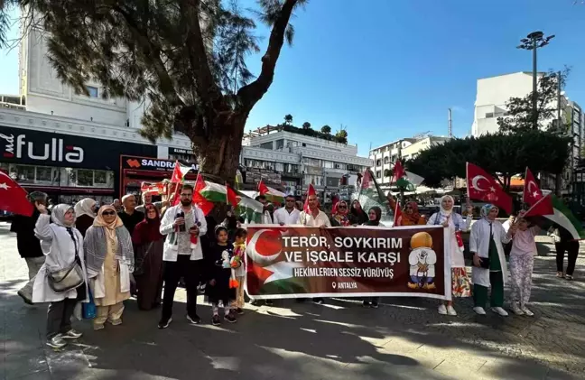 Antalya'da Sağlık Çalışanlarından İsrail Saldırılarına Protesto