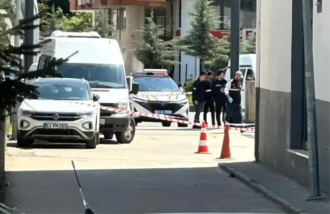 Rize'de Kardeşler Arasında Hastane Önünde Silahlı Kavga