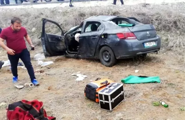 Otomobil Şarampole Devrildi, 1'i Bebek 3 Ölü, 2 Yaralı