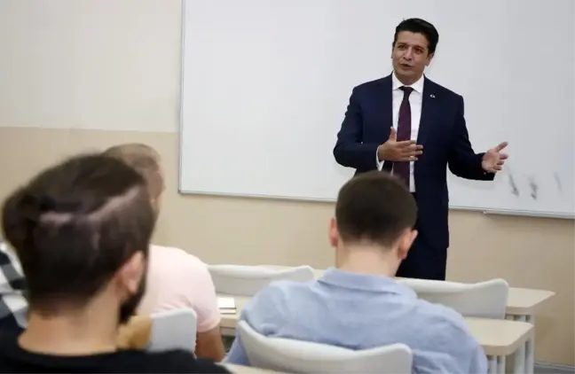 Başkan Genç, Bilim Üniversitesi'nde derse girdi