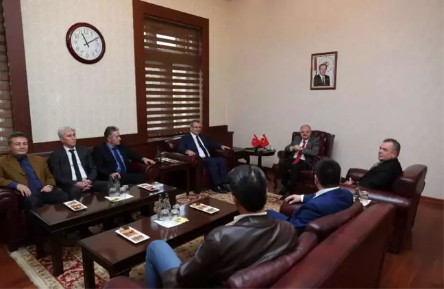 Vali Çakacak, HAKSEN Genel Başkanı Çivi'yi kabul etti