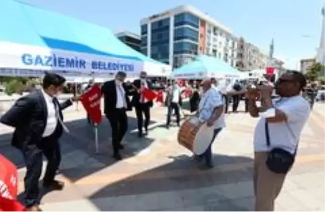 Gaziemir'de toplu sözleşmeye gecikmeli kutlama