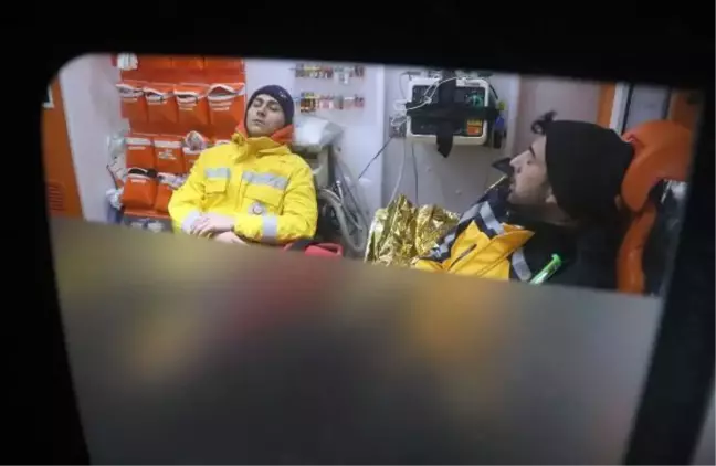 Binlerce canı kurtaran 112 ekipleri anlatıyor: Enkazdan çıkan bebek parmağımı emdi