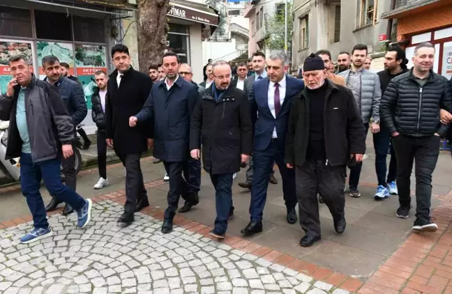 AK Partili Turan, bayram namazını Lapseki'de kıldı