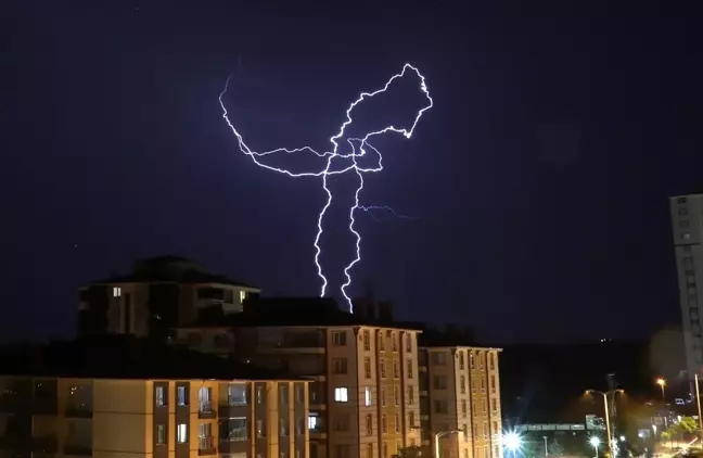 Kastamonu'da Gök Gürültülü Sağanak Yağış Etkili Oldu