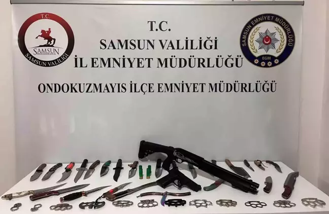 Samsun'da Ruhsatsız Silah ve Bıçaklar Ele Ge geçirildi