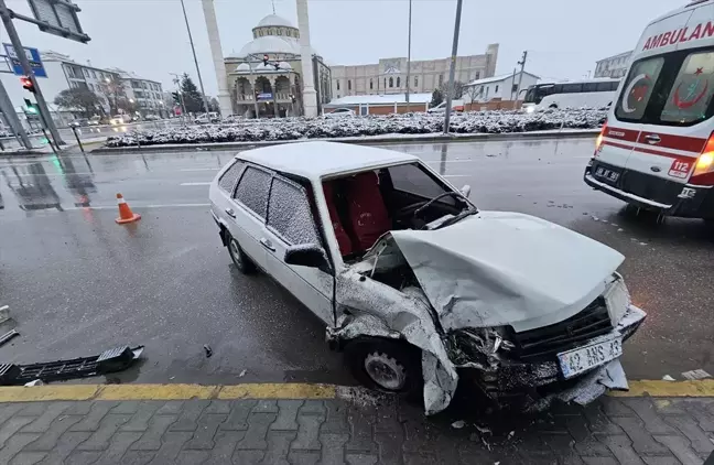 Aksaray'da Trafik Kazası: 4 Yaralı