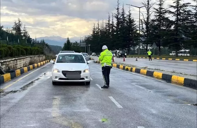 Isparta'da Polis Denetimleri: 37 Binden Fazla Şahıs Sorgulandı, 2 Bin 319 Sürücüye Ceza Kesildi