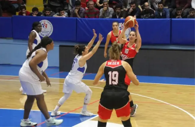Bilyoner.com Kadınlar Basketbol Süper Ligi: Hatay Bşb: 82 - Agü: 61
