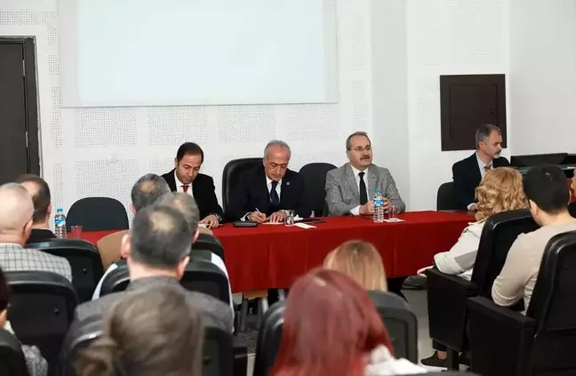 Atatürk Üniversitesi Rektörü Prof. Dr. Çomaklı, Tıp Fakültesinde incelemelerde bulundu