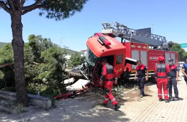 Son Dakika | Menteşe'de itfaiye aracı kazaya karıştı: 5 yaralı