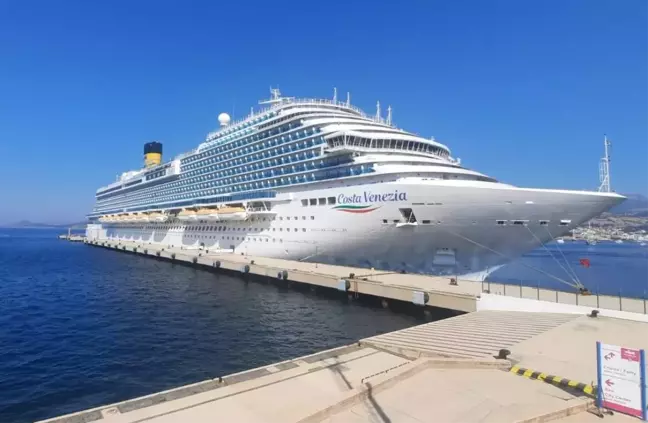 İtalya bandıralı kruvaziyer Costa Venezia Bodrum'a geldi