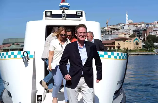 AB Türkiye Delegasyonu Başkanı İstanbul'da Bisiklet Turu Yaptı