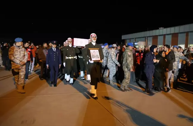 Piyade Sözleşmeli Er Emre Taşkın'ın Şehit Naşı Malatya'ya Getirildi