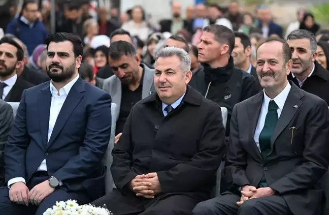 İzmir'de Yıkılan Okul Binalarının Yerine Yeni Okulların Temeli Atıldı