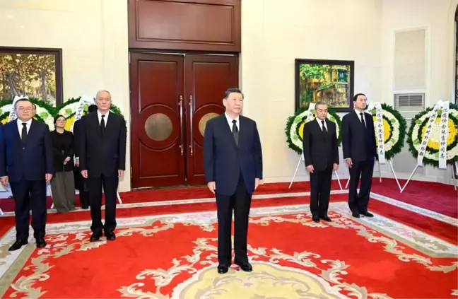 Xi Jinping, Vietnam Komünist Partisi Genel Sekreteri Nguyen Phu Trong'un Vefatı Üzerine Taziyelerini İletmek İçin Vietnam Büyükelçiliği'ne Gitti