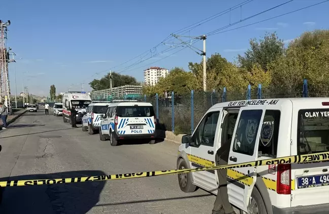 Kayseri'de Yük Treni Bir Kişiye Çarptı, Hayatını Kaybetti