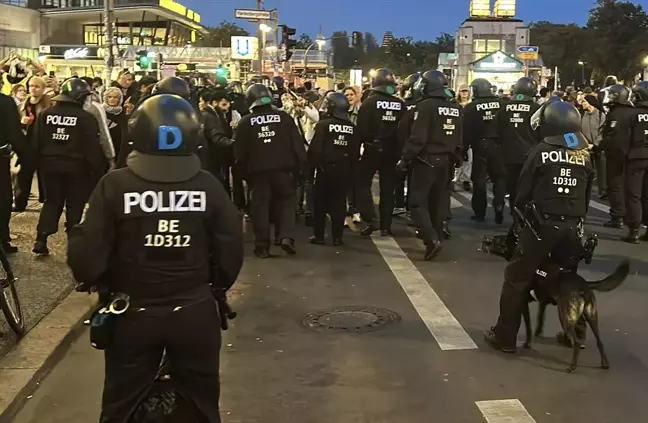 Berlin'de Filistin'e Destek Gösterisinde Polis Müdahalesi