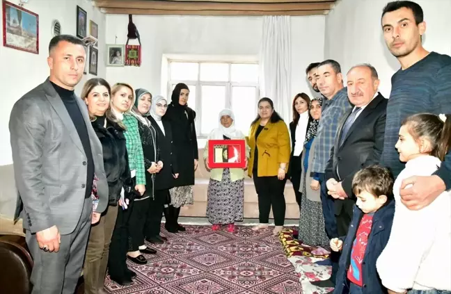 Malatya Valisi Yavuz'un eşi Selda Yavuz'dan şehit ailelerine ziyaret