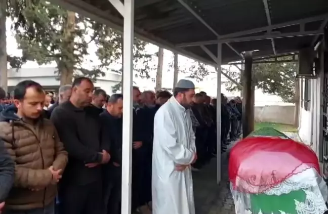 Fıstık Bahçesine Uçan Otomobilde 19 Yaşındaki Kız Hayatını Kaybetti