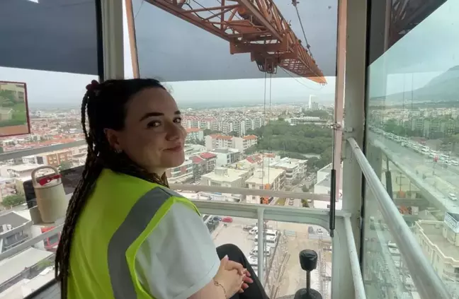 Kule Vinç Operatörü Kadın Mühendis: Cinsiyet Ayrımı Olmadan Bu İş Yapılabilir