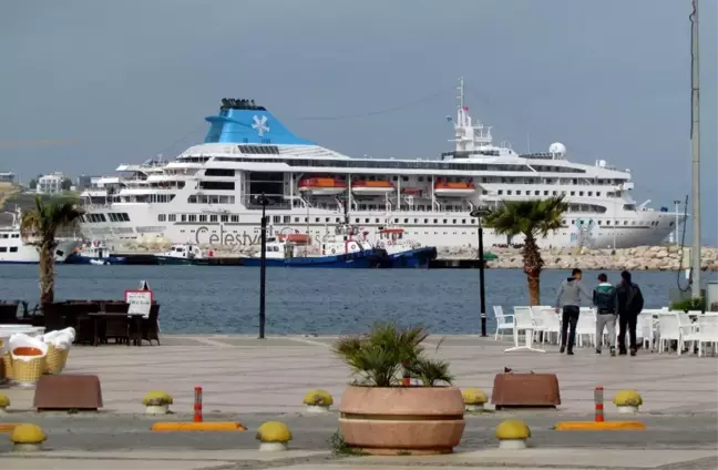 Çeşme'ye 68 Kez Kruvaziyer Gemisi Yanaşmıştı, Bu Yıl 33'e Düştü