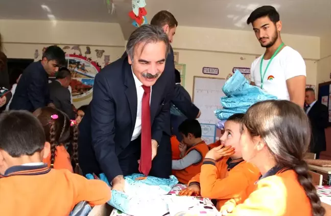 NEVÜ'den köy okuluna