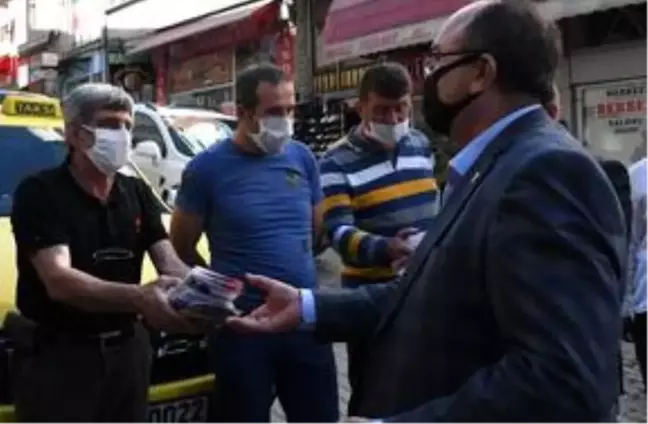 Artvin Belediyesi'nden şoförlere maske