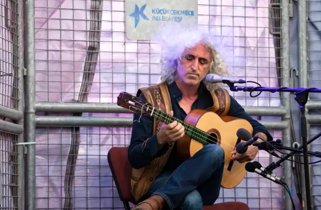 Ahmet Aslan Küçükçekmece'de sevenleriyle buluştu