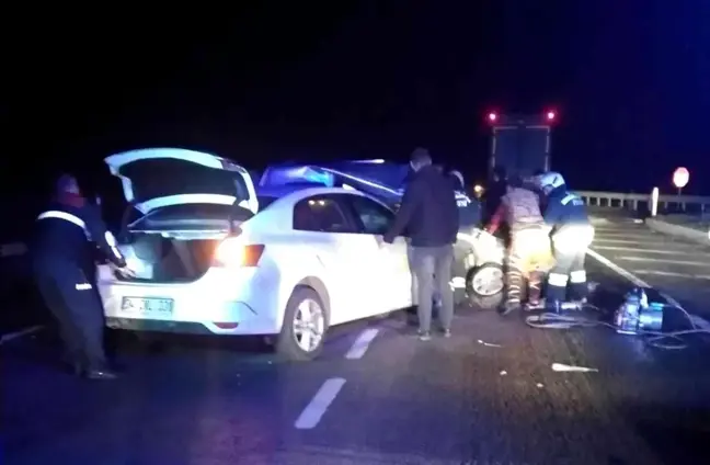 Samsun'da otomobil hafif ticari araç ile çarpıştı: 2 ölü, 5 yaralı