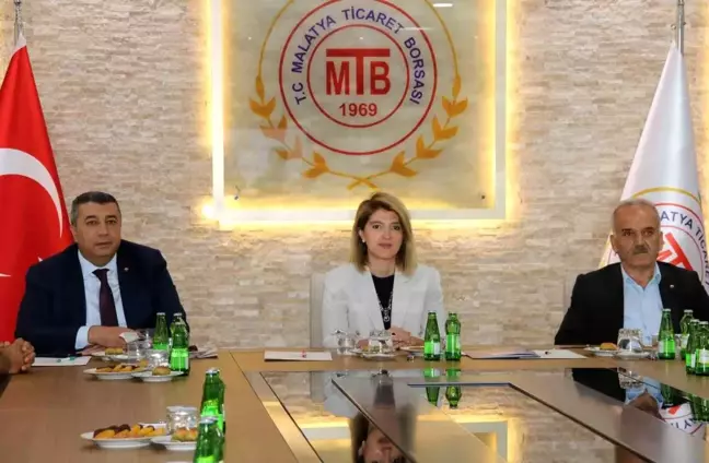 AK Parti Malatya Milletvekili İnanç Siraç Kara Ölmeztoprak, Malatya Ticaret Borsası'nı ziyaret etti