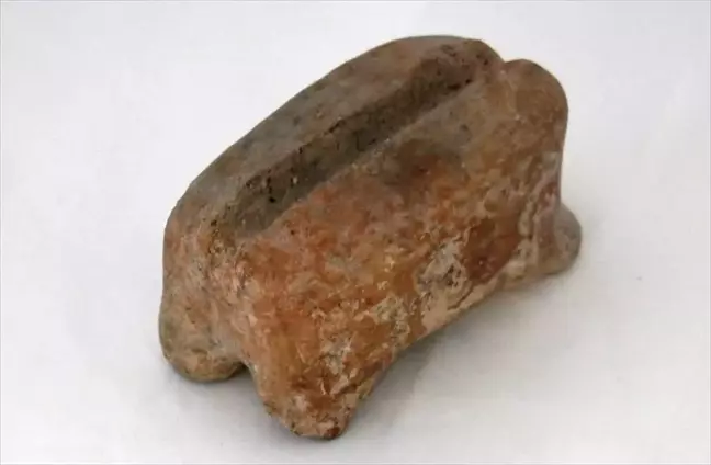 İzmir'deki Ulucak Höyüğü'nde 7 bin 700 yıllık hayvan biçimli buluntu bulundu