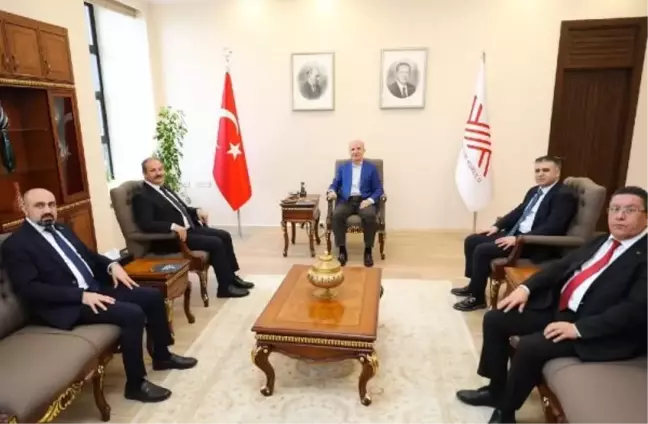 Sağlık-Sen, üniversite hastanelerinde çalışanlara yer değişikliği hakkı talep ediyor
