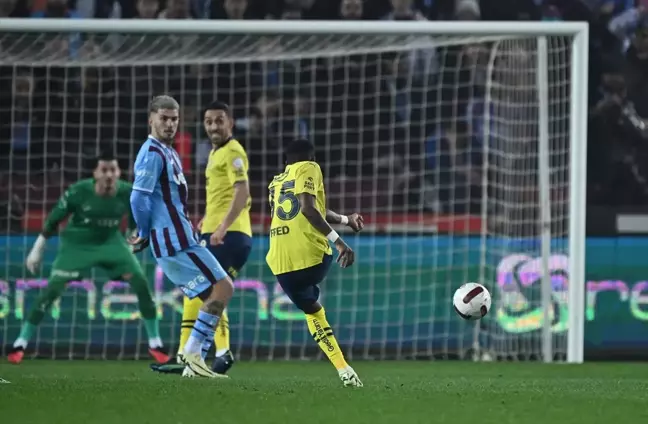 Fenerbahçe, Trabzonspor'u 2-0 mağlup etti