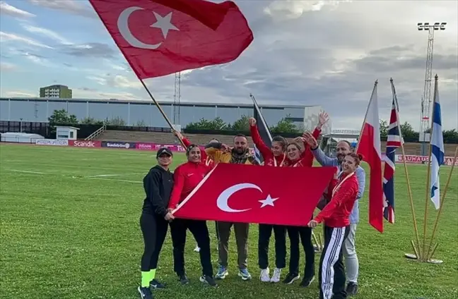 Türkiye Özel Sporcular 4x100 Metre Kadın Bayrak Takımı Altın Madalya Kazandı