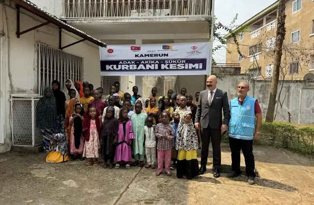 Türkiye Diyanet Vakfı, Kamerun'da Yetim Himaye Bursu Programı Düzenledi