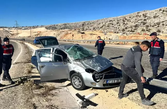 Adıyaman'da Otomobil Refüje Çarptı: 1 Yaralı