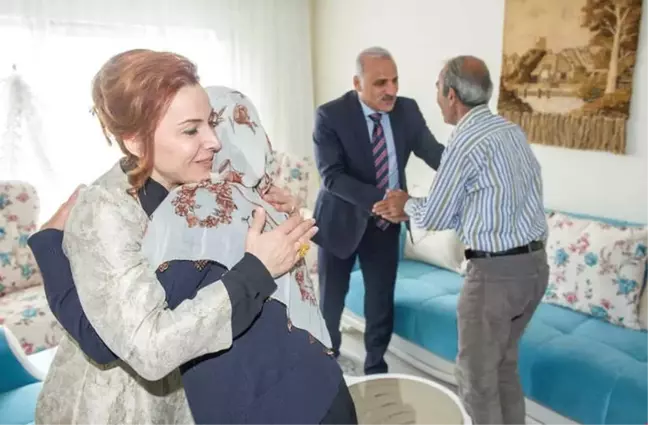 Vali Zorluoğlu ve Eşi Sevacan Zorluoğlu Bayram Ziyaretlerine Şehit Aileleri ile Başladı
