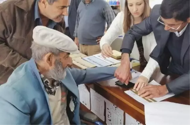 95'lik Ramazan Dede de Oy Kullandı