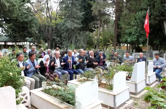 Şehit öğretmen Hacı Ömer Serin kabri başında anıldı